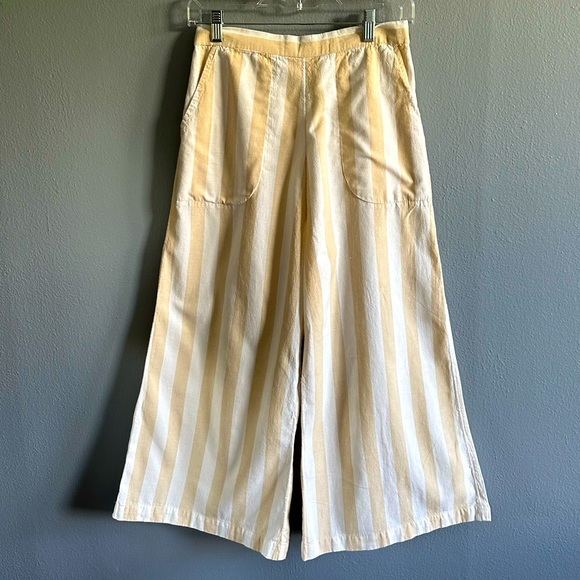 Beautiful billabong wide leg pants. Size medium. - Picture 1 of 6